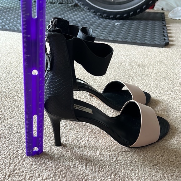 Simply Vera Vera Wang stiletto heels - Picture 4 of 6